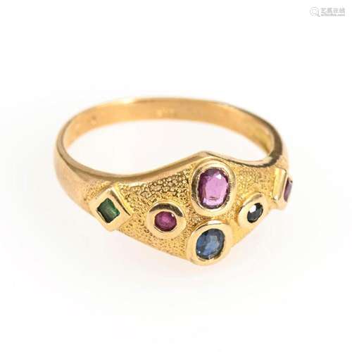 RING WITH DIFFERENT STONES.