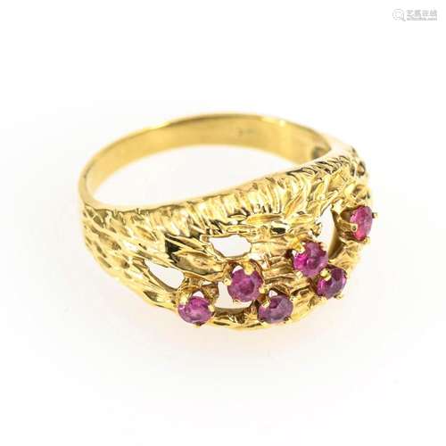 RING WITH RUBIES.