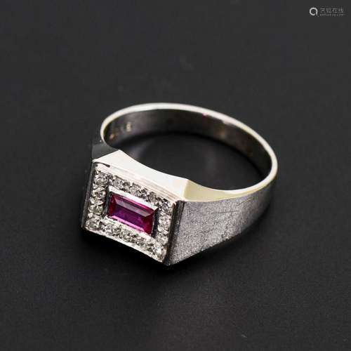 RING WITH RUBY AND DIAMONDS.