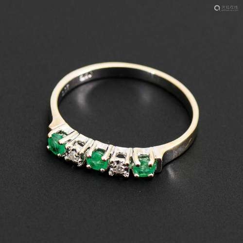 RING WITH EMERALDS AND DIAMONDS.