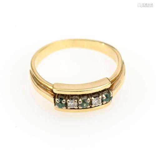 RING WITH DIAMONDS AND EMERALDS.