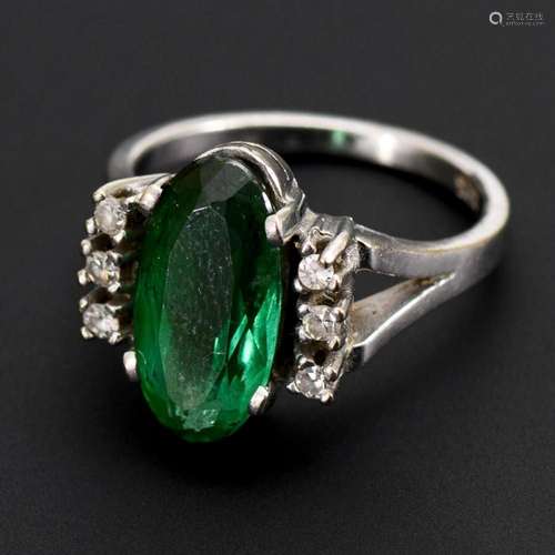 RING WITH TOURMALINE AND DIAMONDS.