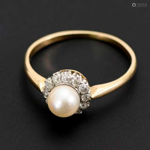 RING WITH CULTURED PEARL AND OLD CUT DIAMONDS.