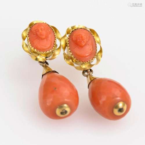 ITALIAN PAIR OF EARRINGS WITH CORALS, AROUND 1870/80.