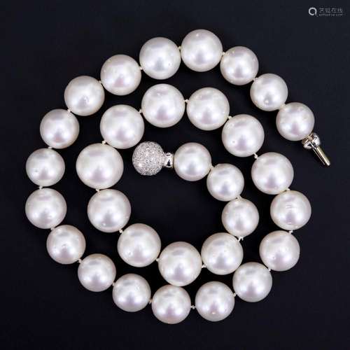 SOUTH SEA CULTURED PEARL NECKLACE WITH DECORATIVE CLASP.