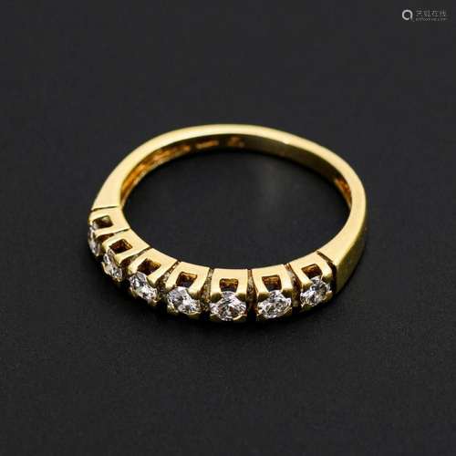 SEMI-MEMORY RING WITH DIAMONDS.