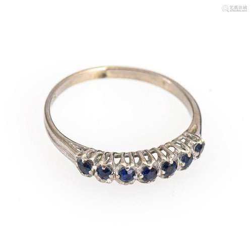 RING WITH SAPPHIRES.