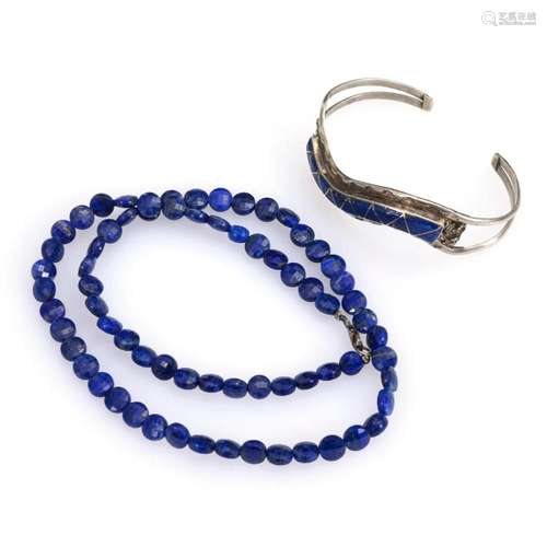 NECKLACE AND BRACELET WITH LAPIS LAZULI.