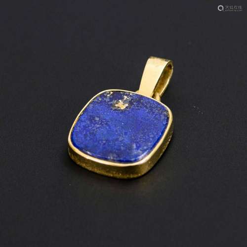 PENDANT WITH LAPIS LAZULI.