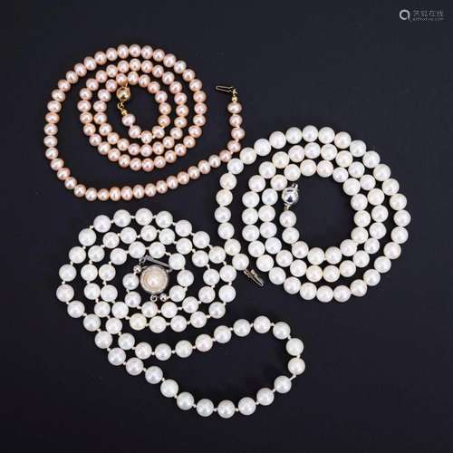 3 CULTURED PEARL NECKLACES.