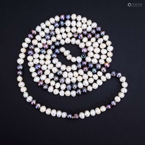 LONG CULTURED PEARL NECKLACE.