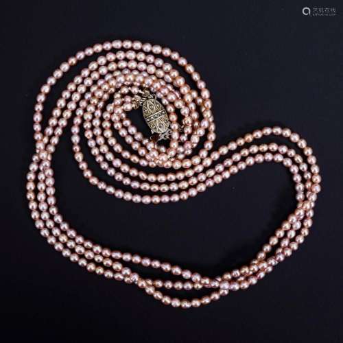 3 ROW CULTURED PEARL NECKLACE.
