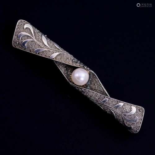 FAHRNER BROOCH WITH CULTURED PEARL 1930S/40S.