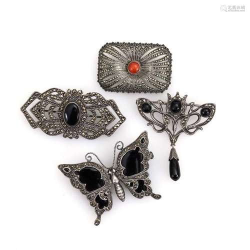 4 BROOCHES SET WITH MARCASITE.