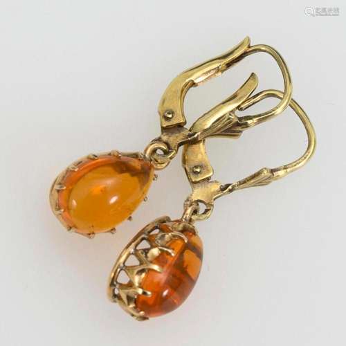 PAIR OF EARRINGS WITH FIRE OPALS.