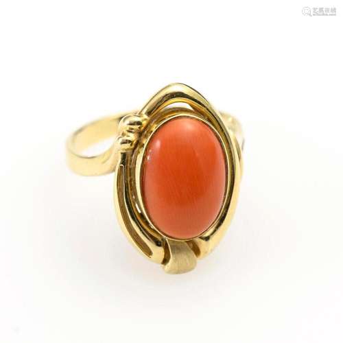 RING WITH CORAL.