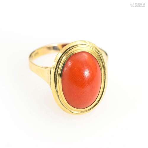 RING WITH CORAL.