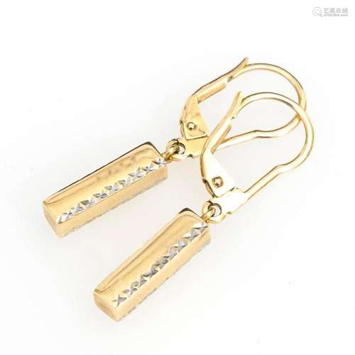 MODERN PAIR OF EARRINGS.