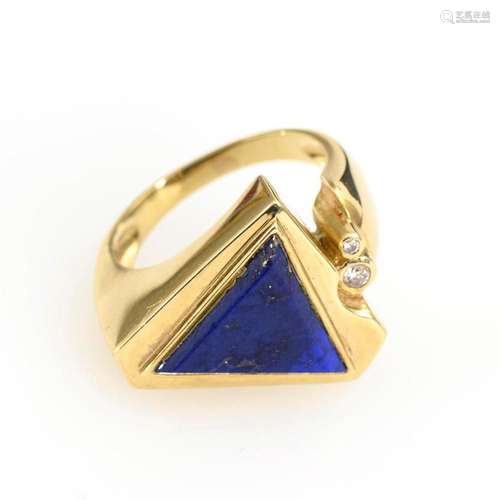 MODERN RING WITH LAPIS LAZULI AND DIAMONDS.