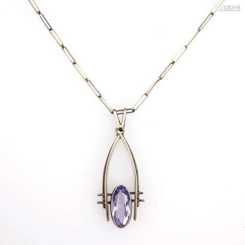 PENDANT WITH AMETHYST ON CHAIN, 1930S.