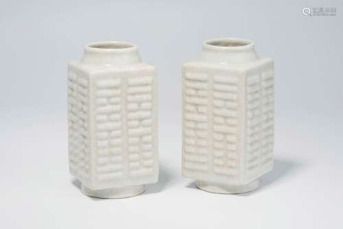 1 Paar kleine Cong Vasen