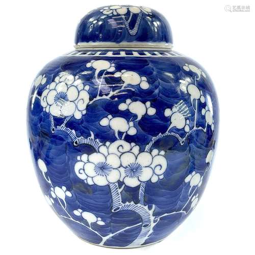 A Chinese blue and white porcelain prunus pattern ginger jar...