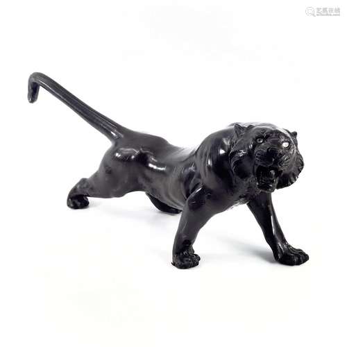 A Japanese bronze model of a tiger, Meiji Period (1868-1912)...