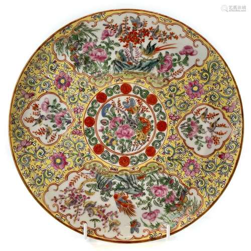 A Chinese Canton famille jaune porcelain plate, 19th century...