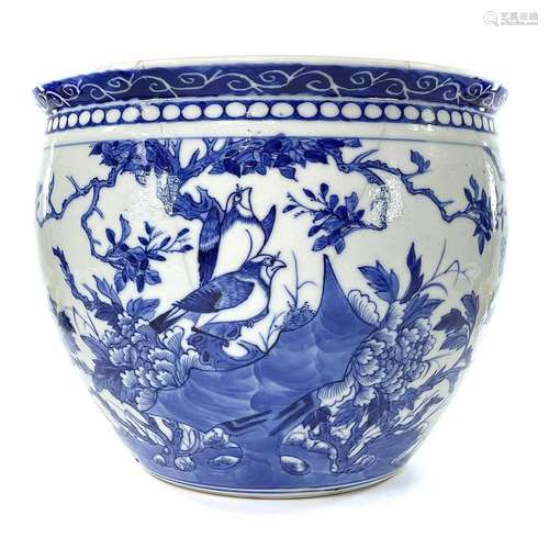 A Chinese blue and white porcelain jardiniere, 18th/19th cen...