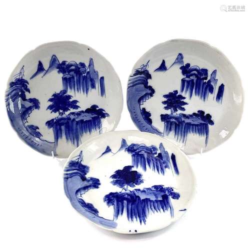 A set of three Japanese Arita blue and white porcelain plate...