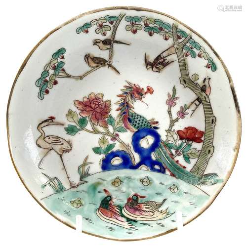 A Chinese famille verte porcelain dish, 19th century, red se...