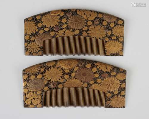 A pair of Japanese gilt lacquered kushi (hair combs)