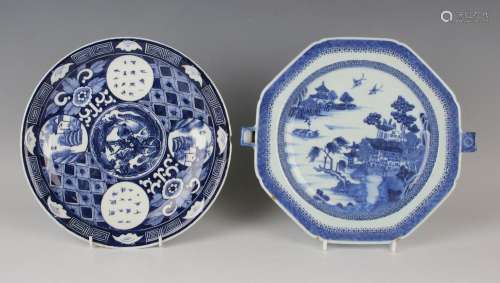 A Chinese blue and white export porcelain octagonal warming ...