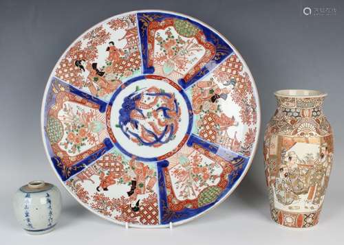 A Japanese Imari porcelain circular dish