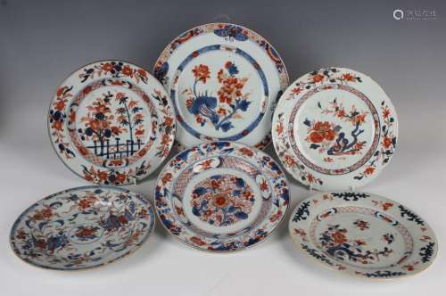 A Chinese Imari export porcelain circular dish