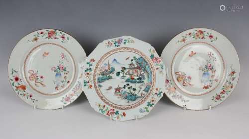 A Chinese famille rose export porcelain octagonal plate