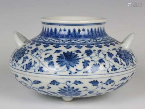 A Chinese blue and white porcelain two