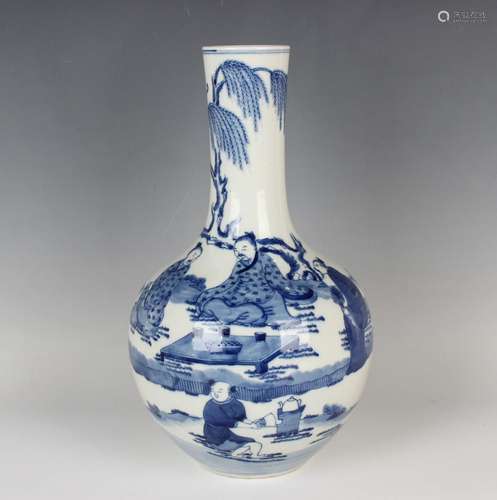 A Chinese blue and white porcelain bottle vase