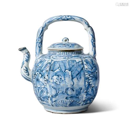 A BLUE AND WHITE TEAPOT 18th/19th century