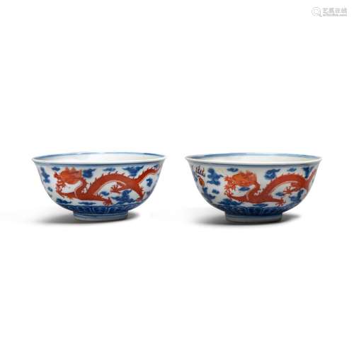 A PAIR OF BLUE AND WHITE AND IRON-RED 'DRAGON' BOWLS...