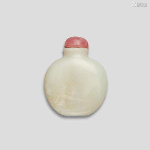 A WHITE JADE SNUFF BOTTLE Late 19th/20th century