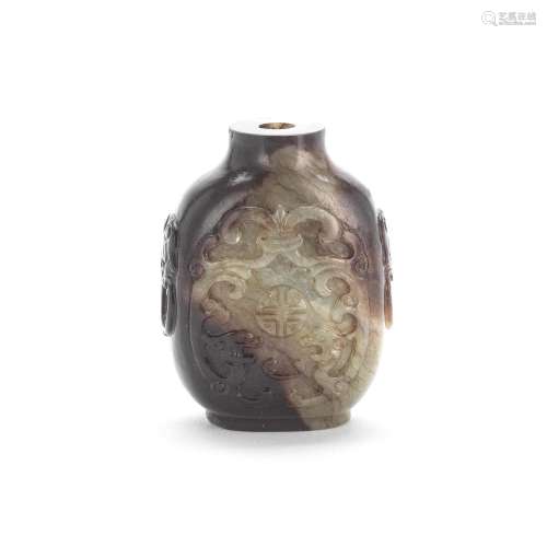 A GREY AND BROWN JADE 'CHILONG' SNUFF BOTTLE 18th/19...