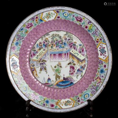 A LARGE 'FAMILLE ROSE' PORCELAIN DISH
China, 20th century