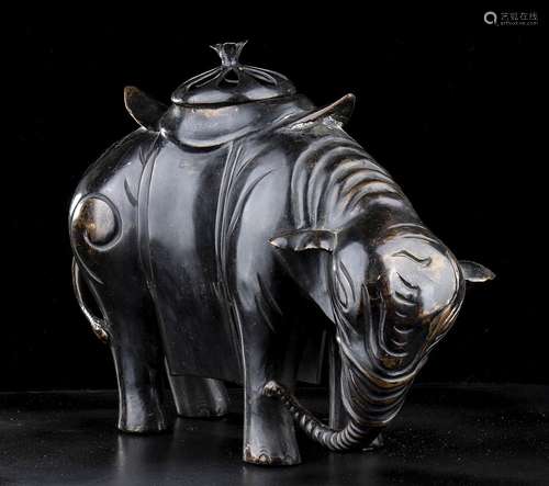 A LARGE ELEPHANT-SHAPED INCENSE BURNER
China, Qing dynasty