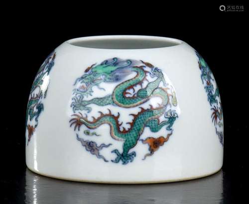 A DOUCAI PORCELAIN BEEHIVE BRUSHWASHER
China, 20th century