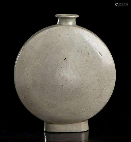 A CÉLADON GLAZED CERAMIC CIRCULAR FLASK
Korea, Joseon dynast...