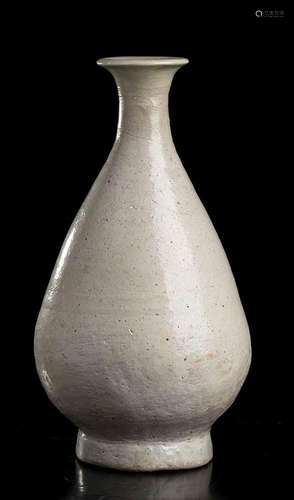 A WHITE GLAZED PORCELAIN BOTTLE
Korea, Joseon dynasty, 17th ...