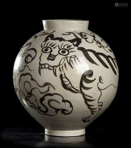 A GLAZED AND IRON DECORATED PORCELAIN 'TIGER' GLOBULAR JAR
K...