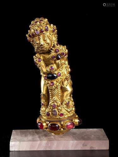 A HARDSTONES INLAID GOLD KRIS HANDLE  
Bali, late 19th centu...