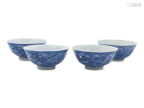 A Set of Four Chinese Blue and White Porcelain 'Dragon' Bowl...